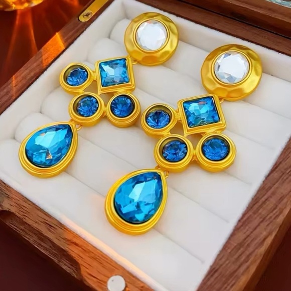 Marquis Baroque Blue Diamond Earrings - Picture 6 of 11